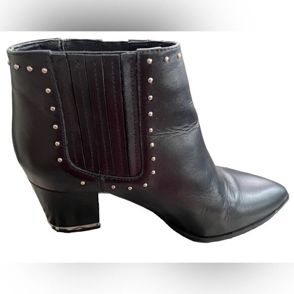 Michael Michael Kors Gemma black Leather
Mid Booties size 6 - Picture 8 of 8